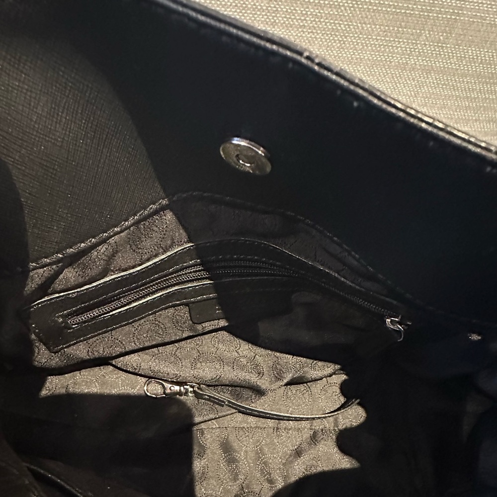 Stylish Black and White Satchel - Picture 10 of 16